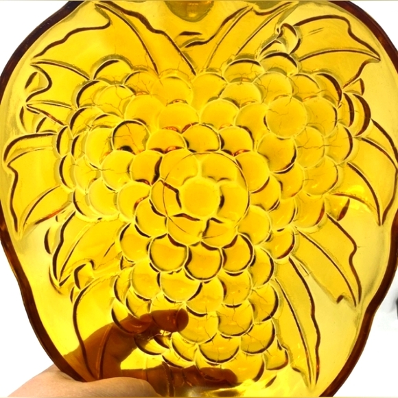 Vintage Amber Indiana Glass Grape Large Bowl - Picture 4 of 4